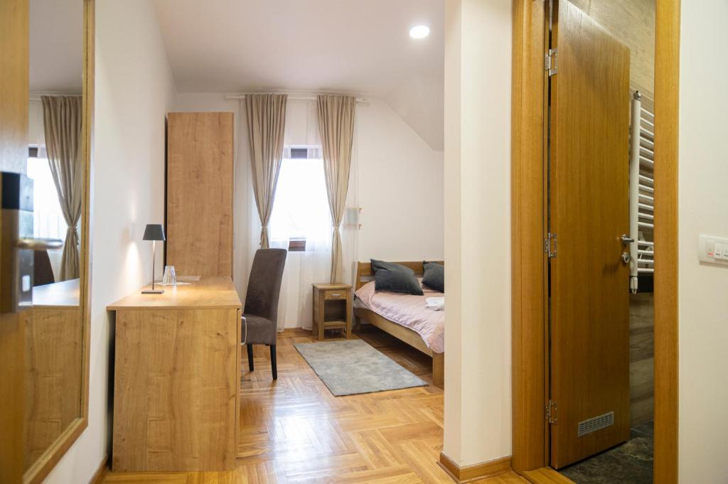 Postel nebo postele na pokoji v ubytování Lux smestaj Ivanjicki konaci