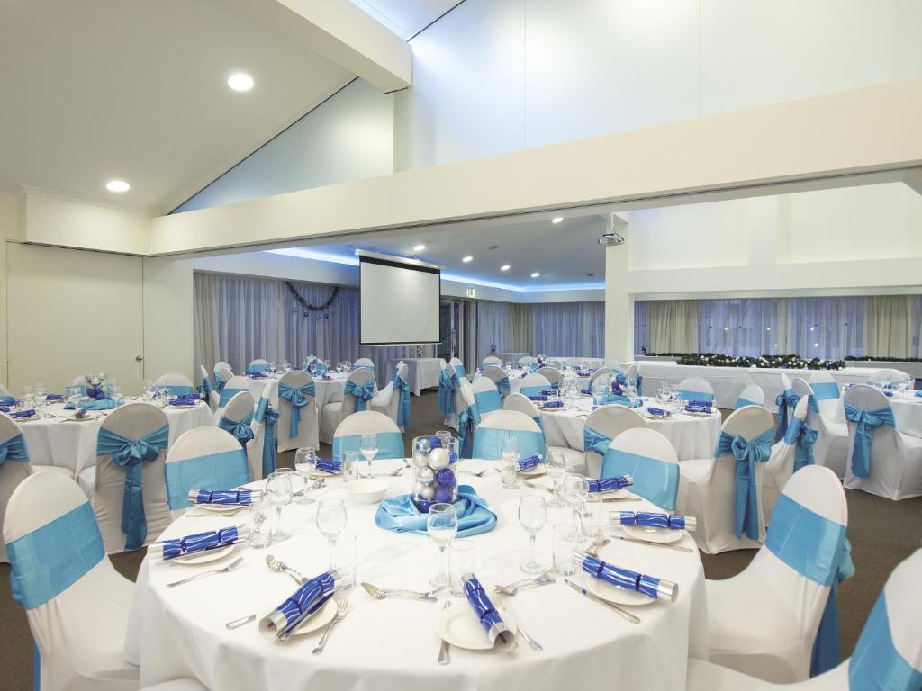 Restaurace v ubytování Oaks Sunshine Coast Oasis Resort