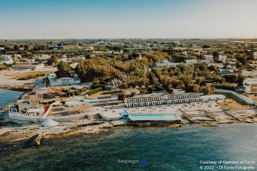 Foto dalla galleria di Baia Sangiorgio Hotel & Beach Club a Bari