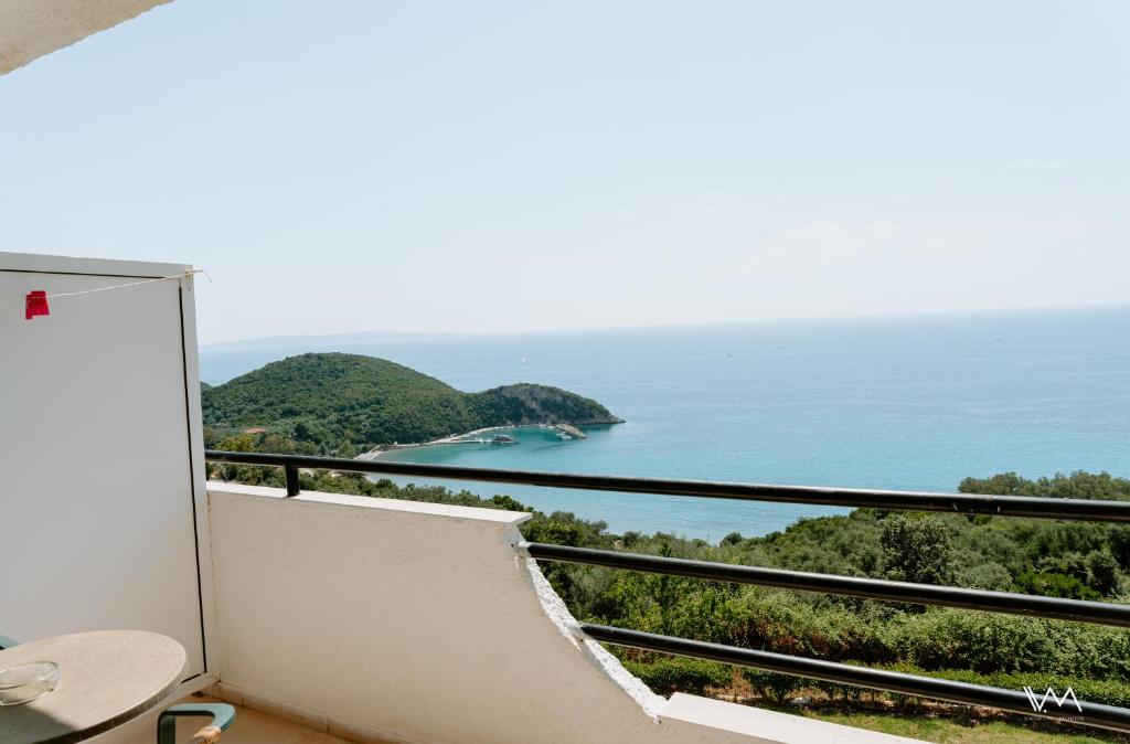 a balcony with a view of the ocean at Arilla Beach Hotel in Perdika