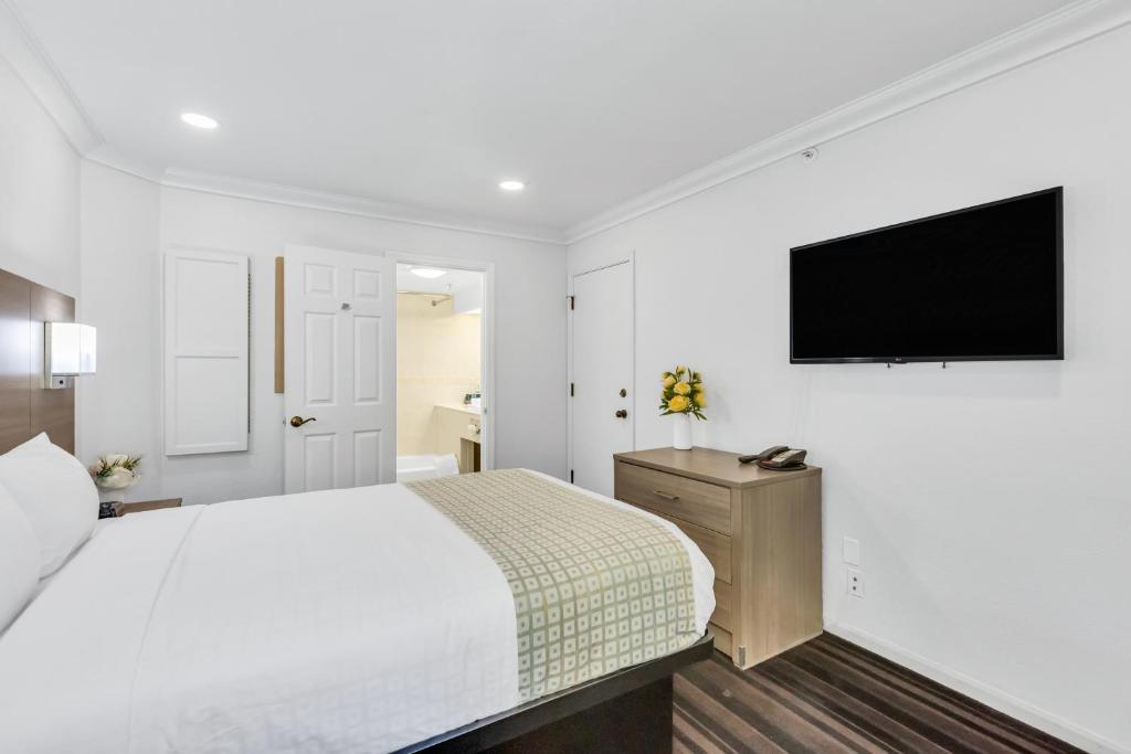 Napa Valley Hotel & Suites photo