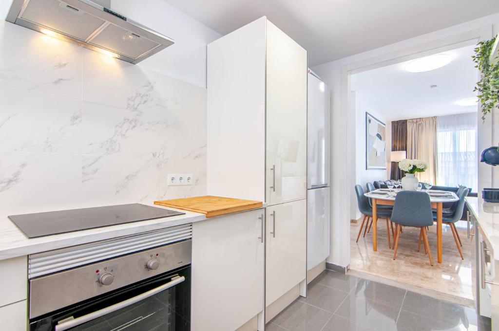 Kuchyň nebo kuchyňský kout v ubytování Luxury Townhouse with panoramic sea view