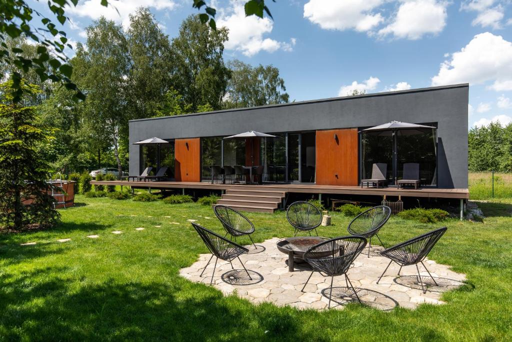 een groep stoelen voor een huis bij PARK 21 in Lypnyky