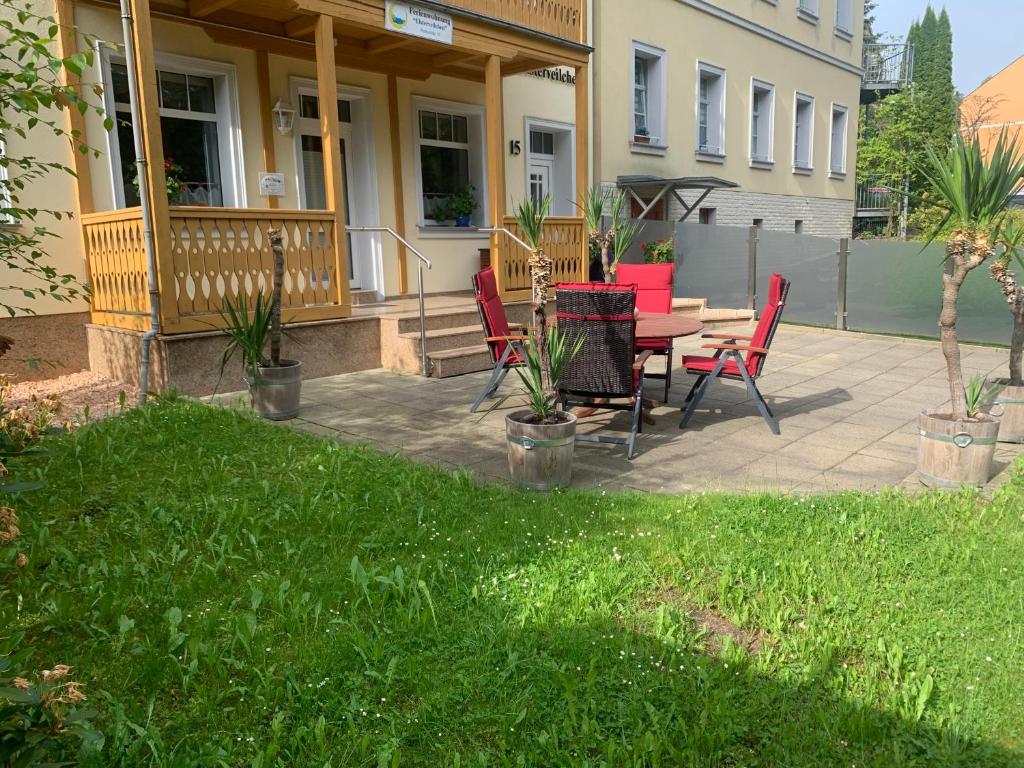 Zahrada ubytování Ferienwohnung Elsterveilchen 100 m bis zur Soletherme und Theater