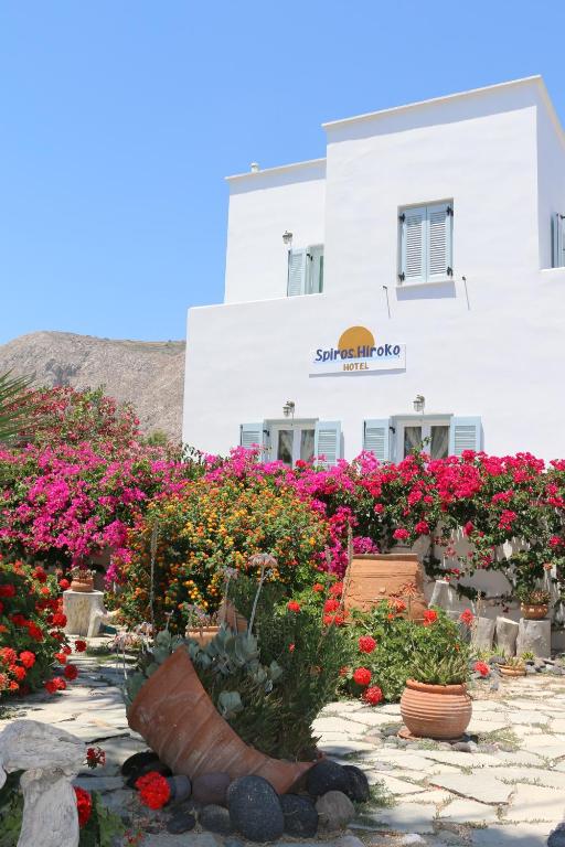 Aed väljaspool majutusasutust SPIROS & HIROKO Hotel - ADULTS ONLY