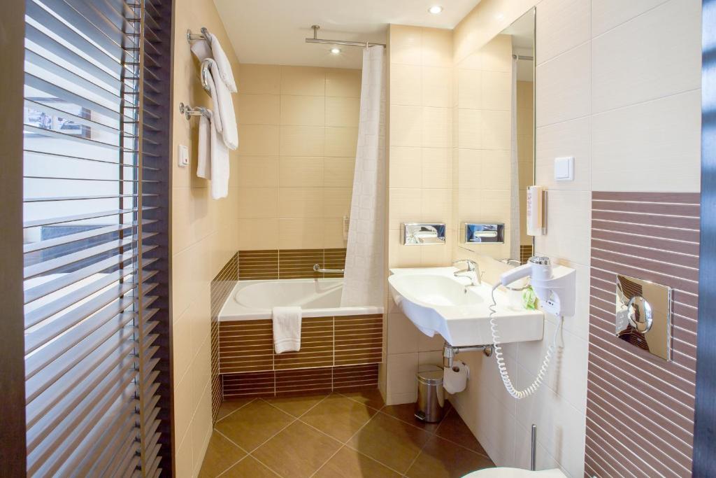 Qubus Hotel Lódz - Resim 17