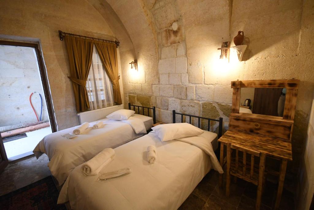 Postel nebo postele na pokoji v ubytování Lavinia Cappadocia Cave