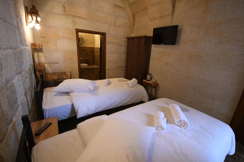 Postel nebo postele na pokoji v ubytování Lavinia Cappadocia Cave