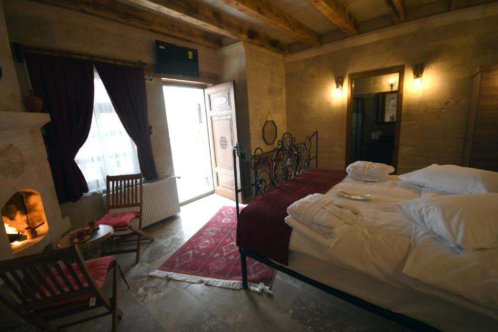 Postel nebo postele na pokoji v ubytování Lavinia Cappadocia Cave