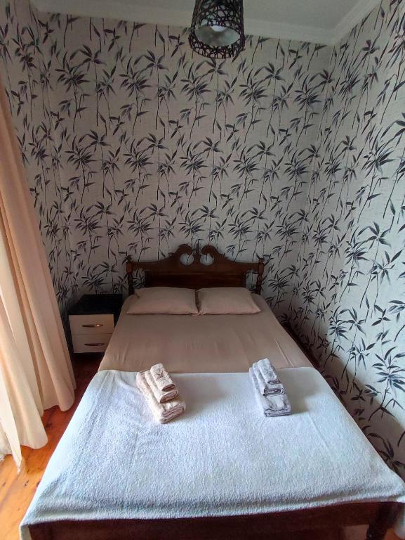 Postel nebo postele na pokoji v ubytování Kobuleti Guest House