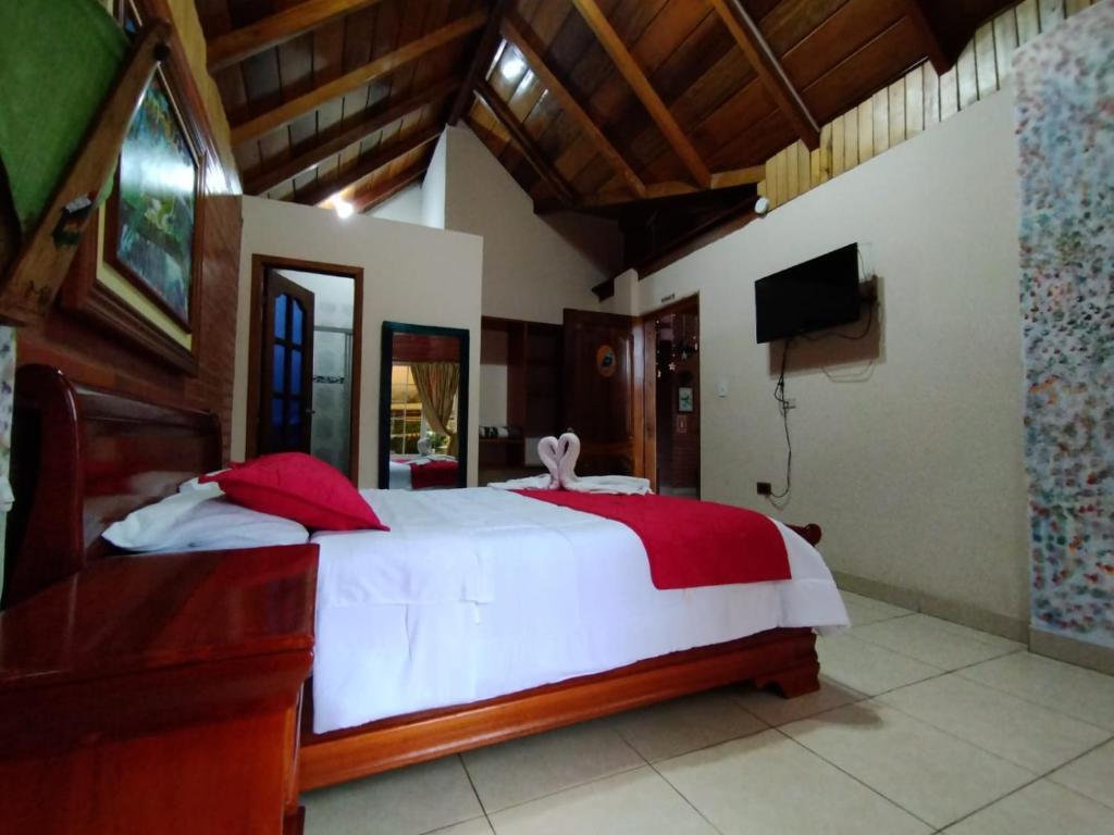 Postel nebo postele na pokoji v ubytování Hostal Casa Cultural Mindo