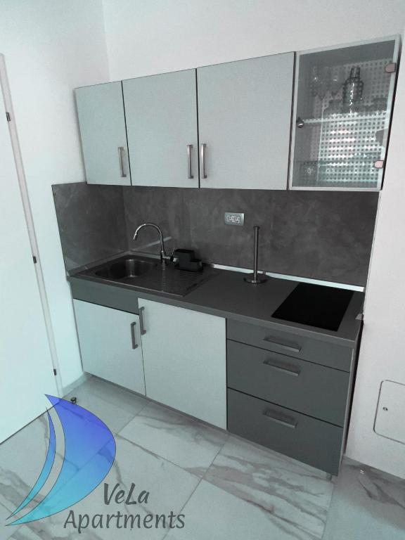 Kuchyňa alebo kuchynka v ubytovaní VeLa Apartments