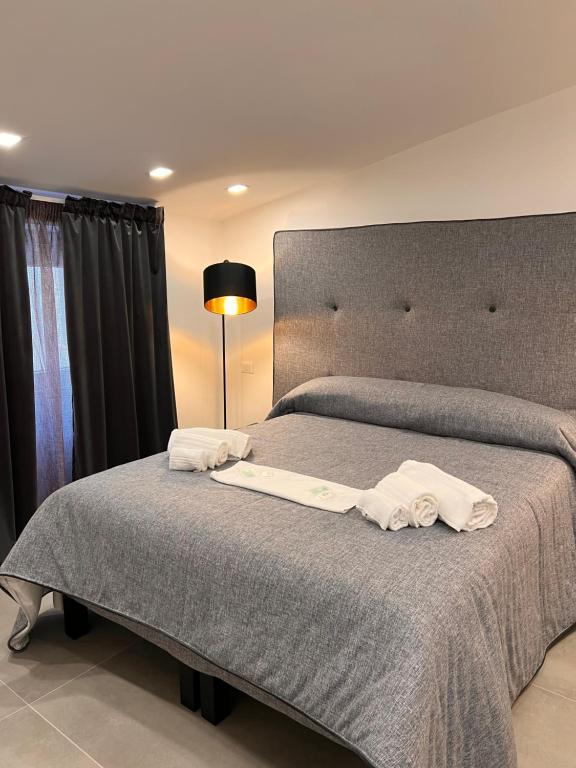 A bed or beds in a room at Welcome Catania