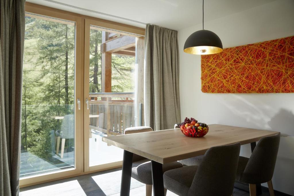 Fotografija u galeriji objekta La Vue Luxury Living Apartments u gradu Cermat