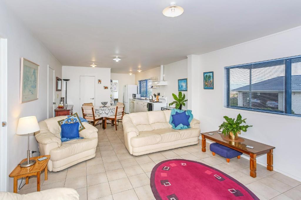Posezení v ubytování Self Contained Cottage Pukekohe