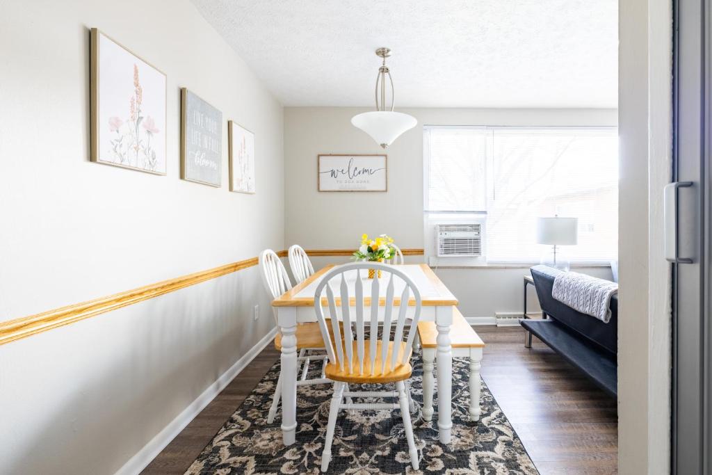 Georgetown Villas 3-2c Close to Cleveland Airport and Fairview 