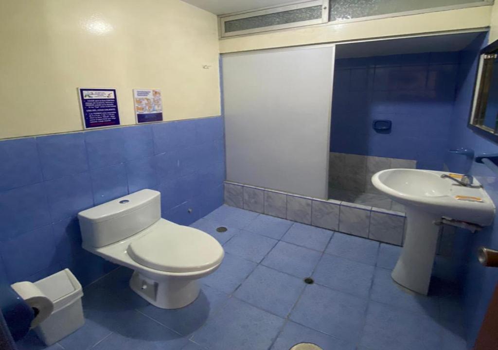 Koupelna v ubytování HOSTAL HOGAR 3 Estrellas - CHEPÉN