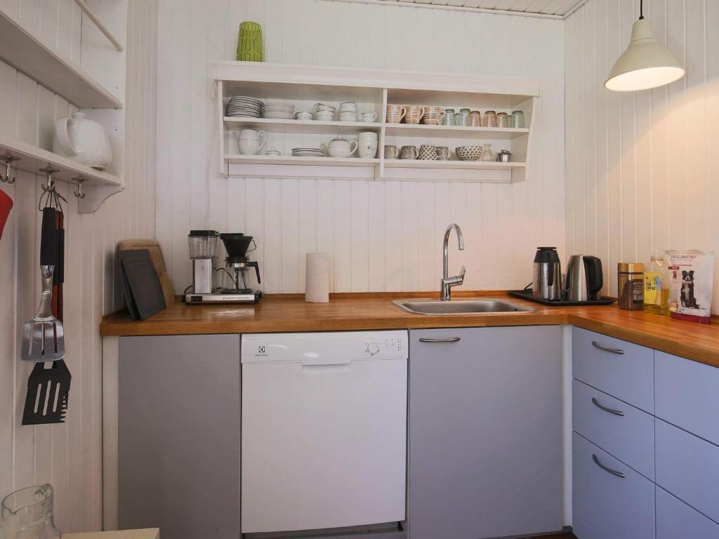 Kuchyň nebo kuchyňský kout v ubytování Holiday home Sjællands Odde XVIII