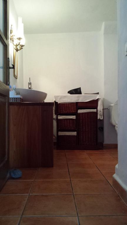 a bathroom with a sink and a bath tub at Villa Rural Gloria´s in Haría