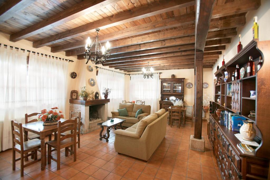 Posedenie v ubytovaní Casa Rural El Regajo Valle del Jerte