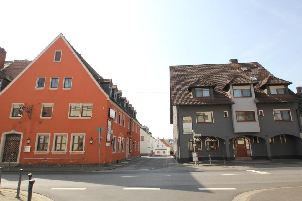 a row of houses on a street in a town at Gasthof Weißes Roß in Kleinostheim