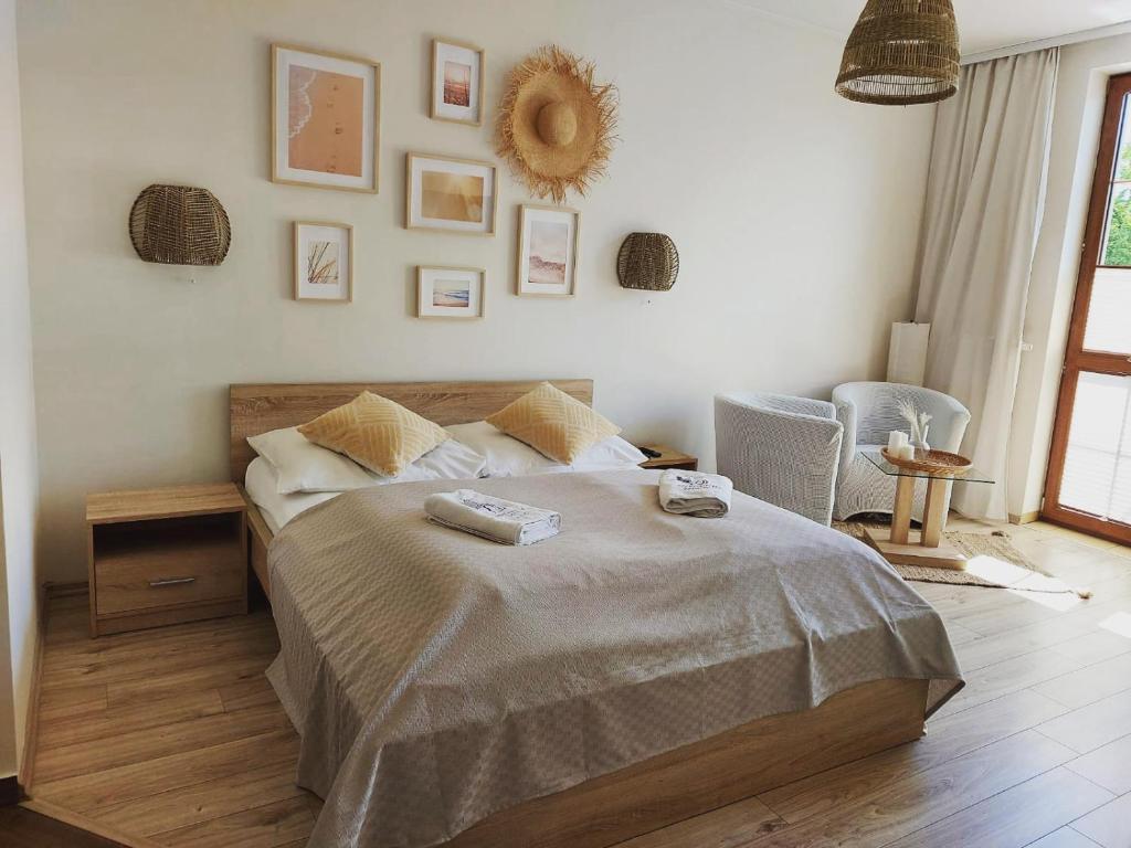 Кровать или кровати в номере Apartament Żaglowy 5