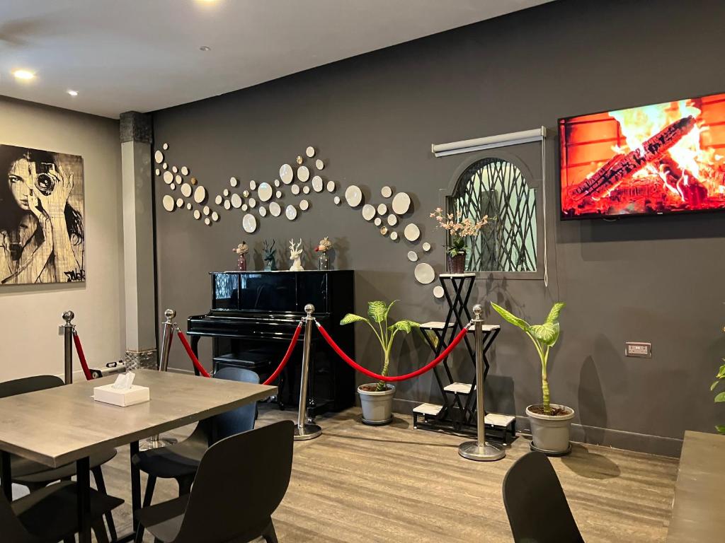 TV a/nebo společenská místnost v ubytování Mutrah Hotel