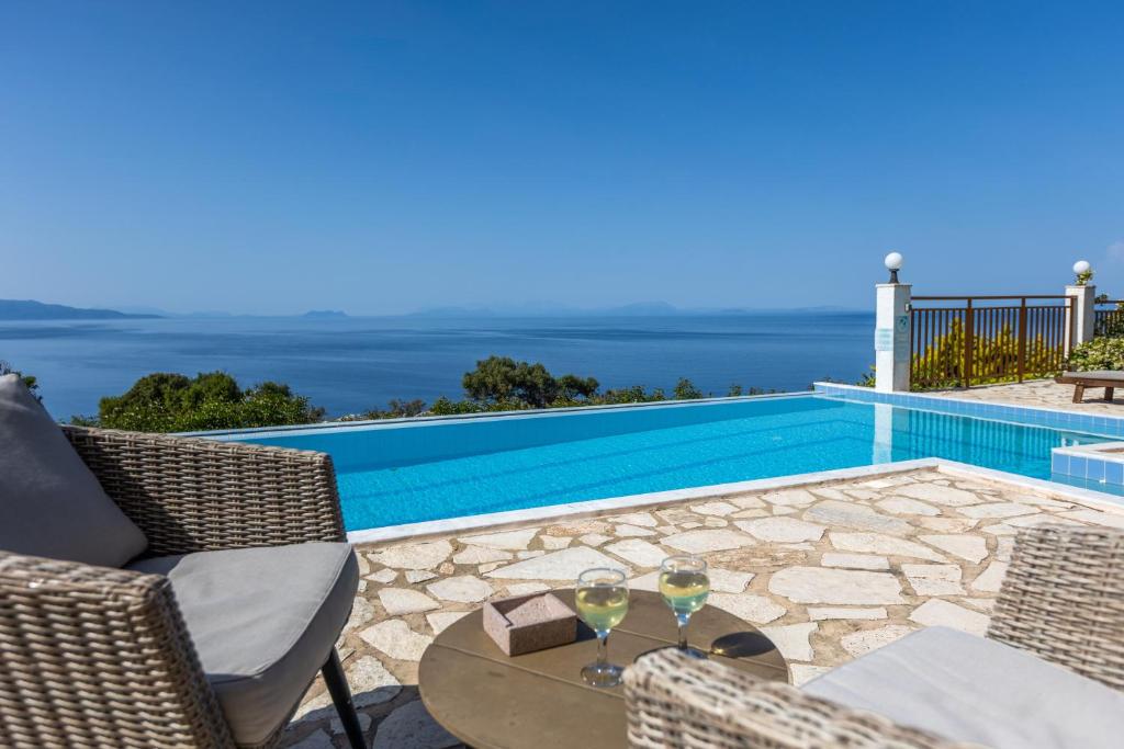 The swimming pool at or close to Villa Di Capri