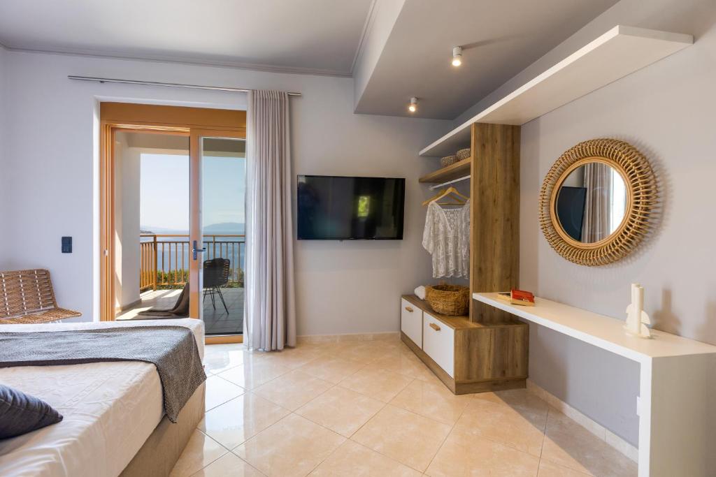 A television and/or entertainment centre at Villa Di Capri