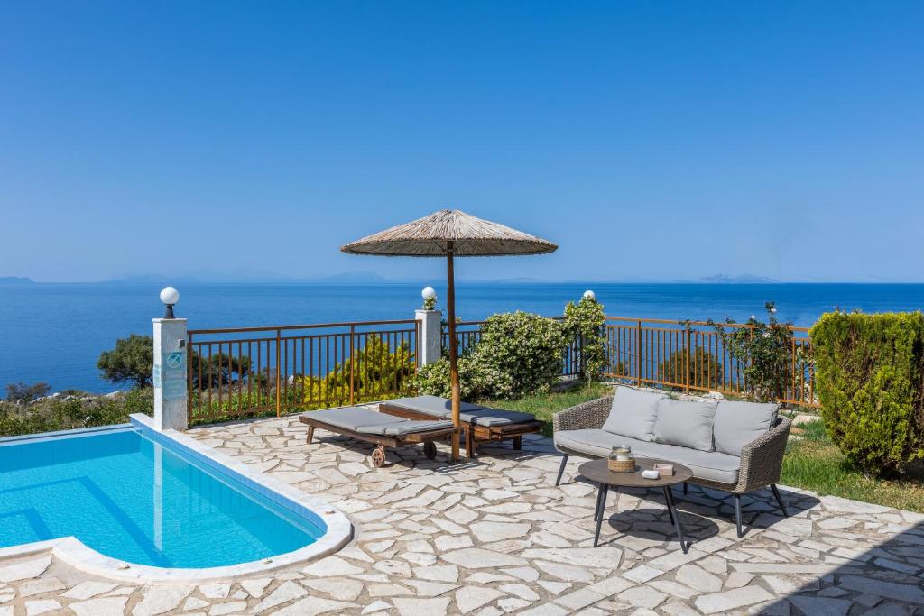 The swimming pool at or close to Villa Di Capri