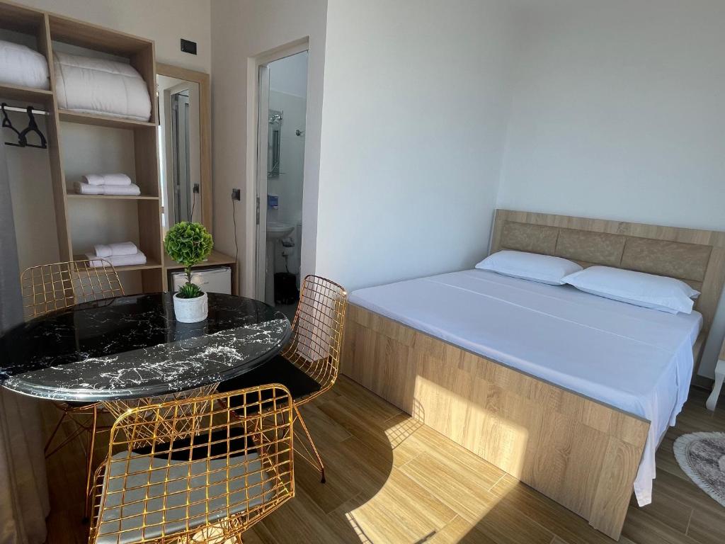 four generation hotel - Image 11