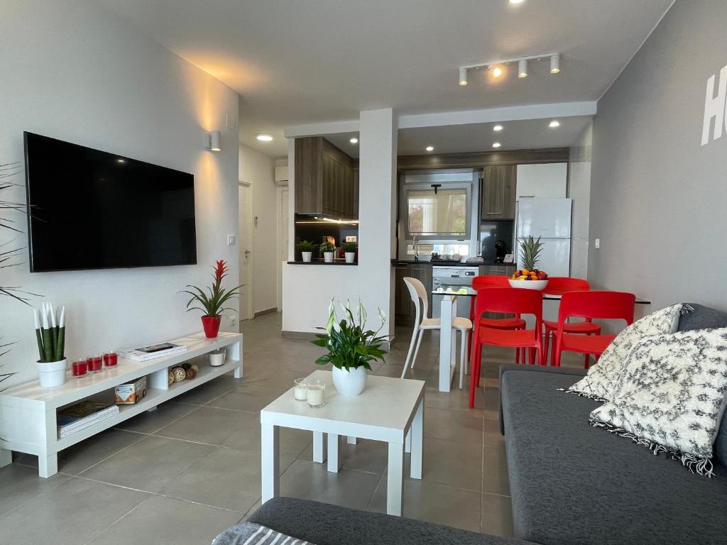 Televízia a/alebo spoločenská miestnosť v ubytovaní OverTheSea - PUEBLECITO Apartment