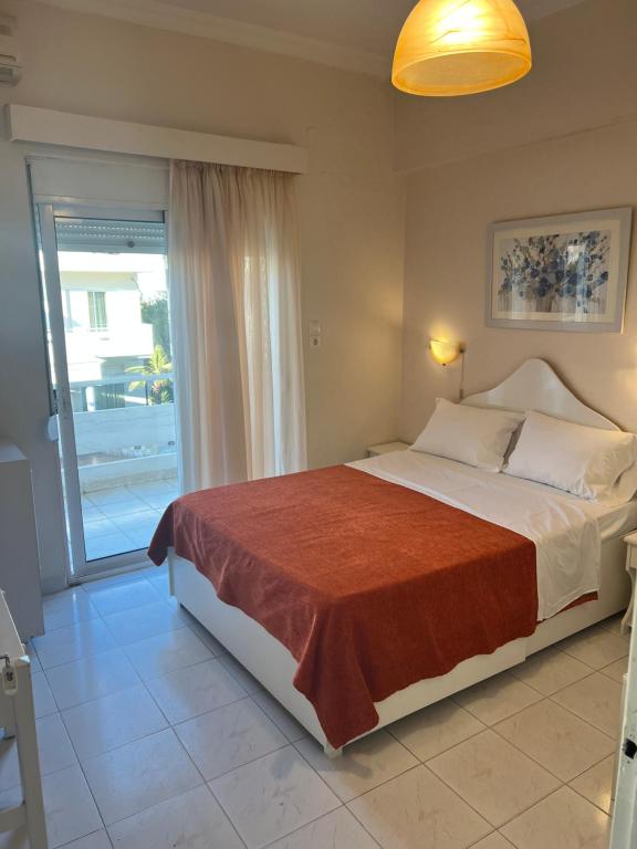 Postel nebo postele na pokoji v ubytování Lefka Ori City Rooms