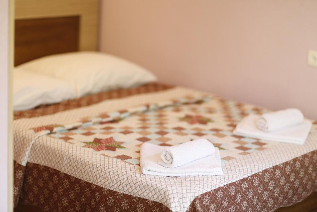 Postel nebo postele na pokoji v ubytování Lilia guesthouse