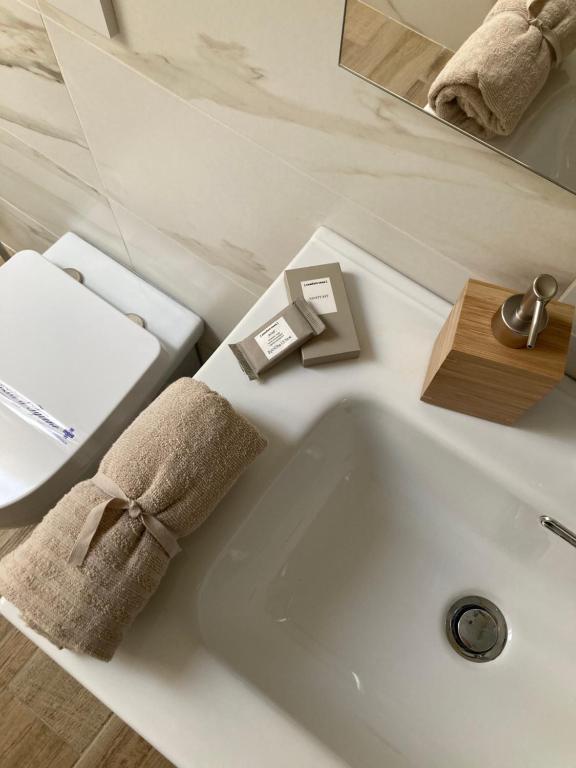 A bathroom at La Casa BluMare