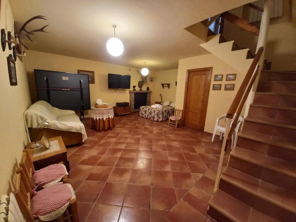 Televízia a/alebo spoločenská miestnosť v ubytovaní EL REFUGIO DE GORIZ