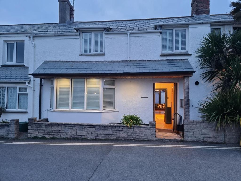 Neet Retreat sleeps 7 next to beach, Bude (updated prices 2024)