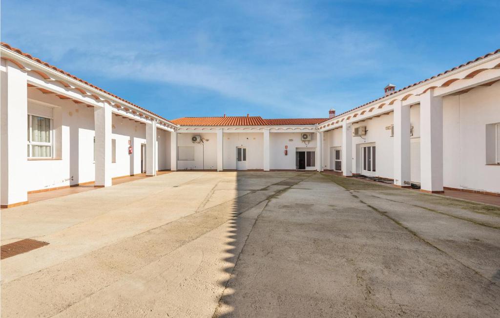 Awesome apartment in Valencia de alcantara with Outdoor ...