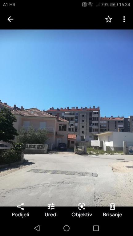 Budova, v ktorej sa apartmán nachádza