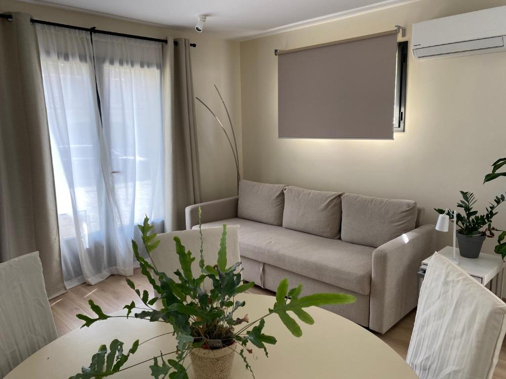 Posezení v ubytování Private room among a nice Garden - Jardin en valois