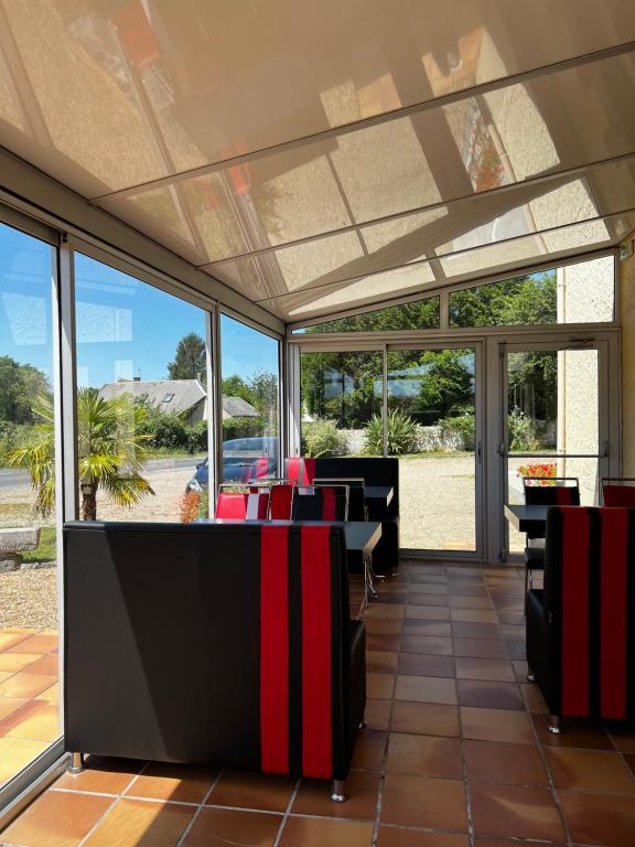 Fotografie z fotogalerie ubytování Contact Hotel Les Montois v destinaci Céaux