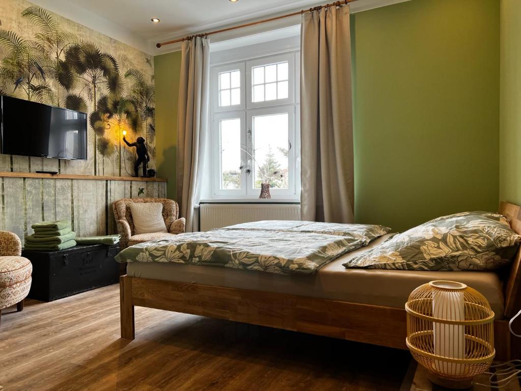 Giường trong phòng chung tại Gästehof Cafe im Schafstall