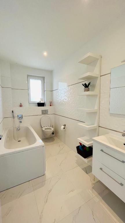 Kúpeľňa v ubytovaní Sunshine House Makarska with Free Beach Parking