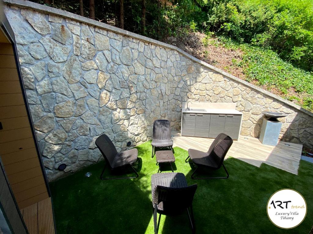 Vonkajšia záhrada v ubytovaní ARTtrend Luxury Villa