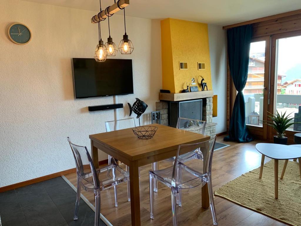 TV a/nebo společenská místnost v ubytování Studio Hauts-de-Nendaz G2 ski in-out
