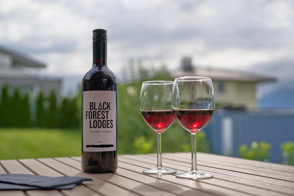 Nápoje v ubytování Black Forest Lodges - gehobene Ferienwohnungen mit Privatsaunas