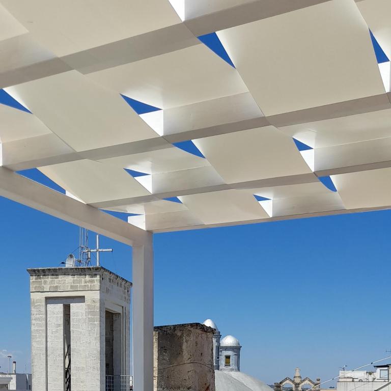 a ceiling in a building with blue and white at Appartamento Onda Marina in Polignano a Mare