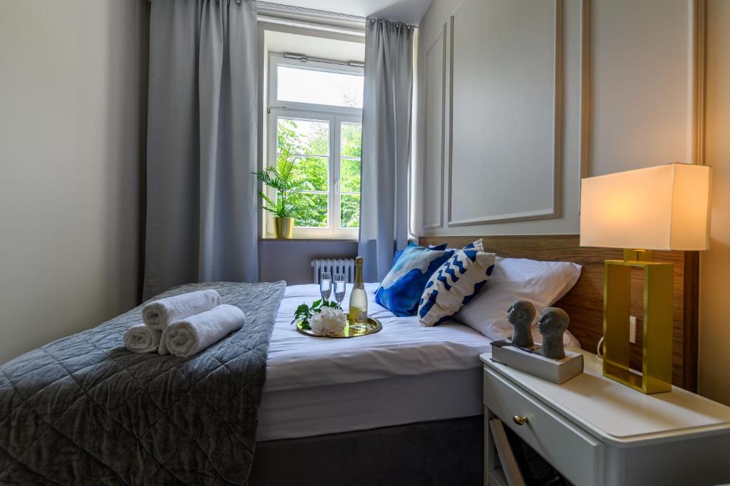Movo Old Town Apartments - Two-Bedroom Suite