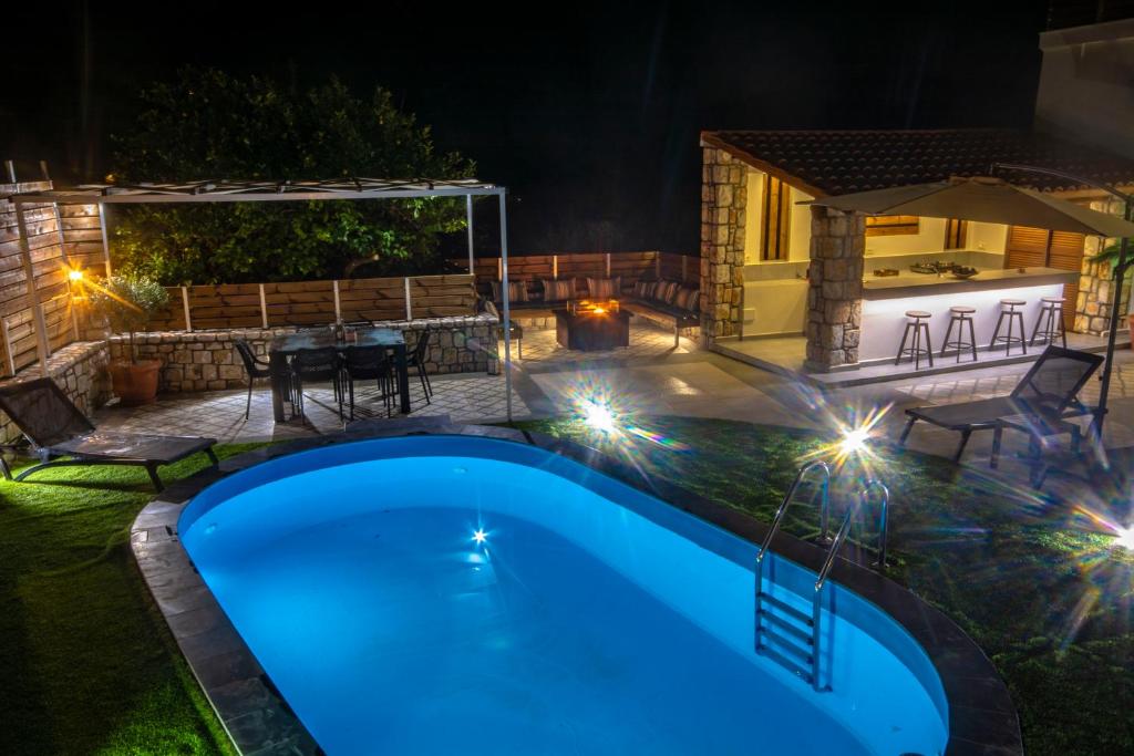 Basen w obiekcie Casa Christina-Luxury Villa lub w pobliżu