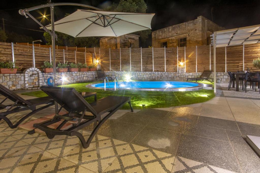 Basen w obiekcie Casa Christina-Luxury Villa lub w pobliżu
